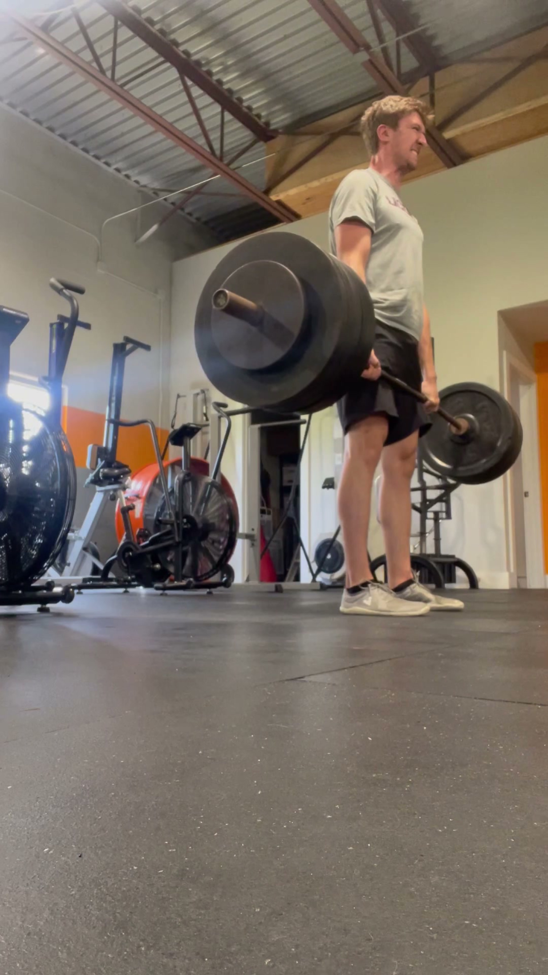 Benjamin Freeman deadlifting.